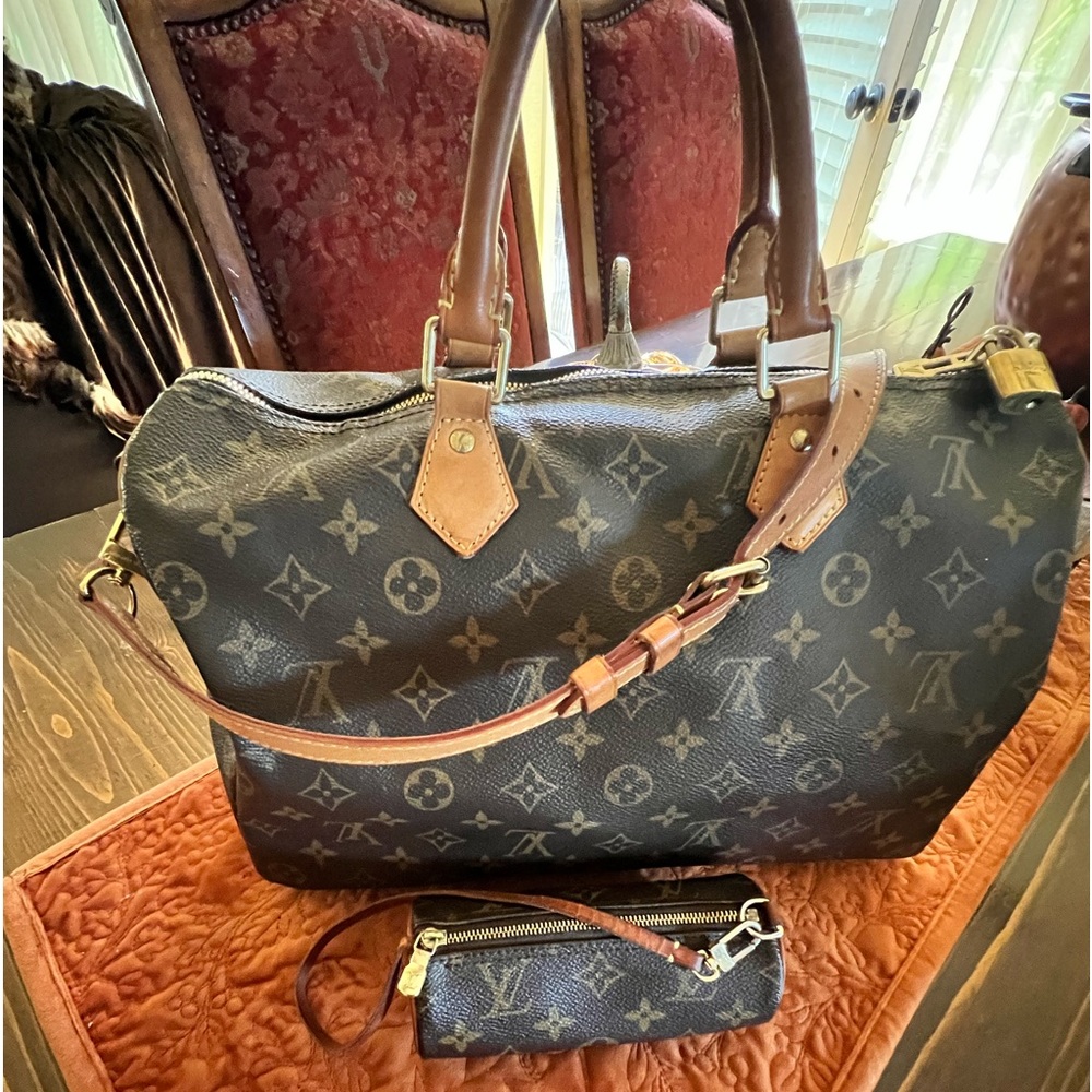 SPEEDY BANDOULIERE 35 w/ Pochette!!  Authentic Louis Vuitton made in Paris
